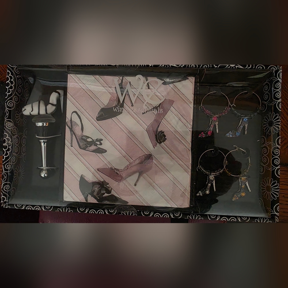 Wine Essentials Accessories - NIB